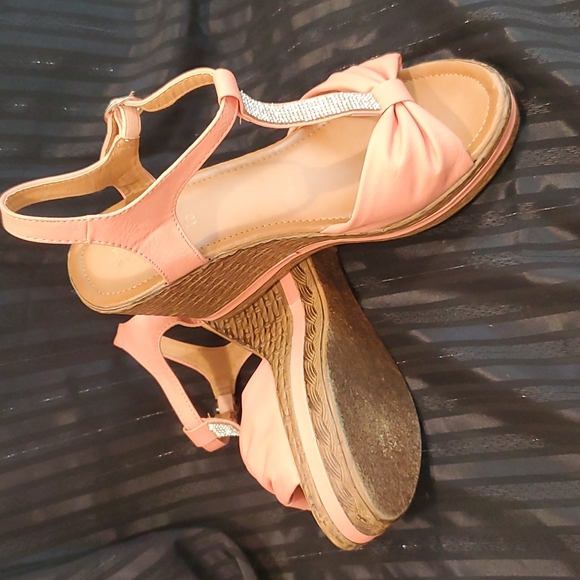 Belle Marie Coral Rhinestone 4" Wedge Sandal, sz 8.5 - Picture 2 of 10